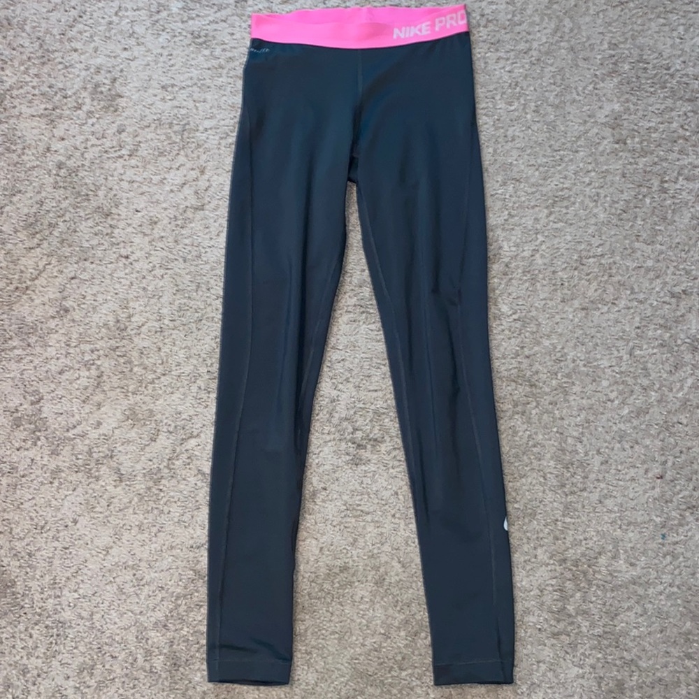 Nike Pro women’s leggings